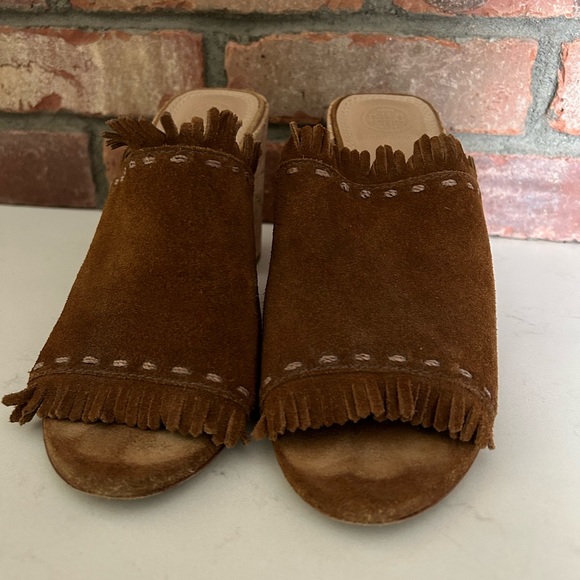 Tory Burch Femme Soft Suede Sandal heels - Picture 10 of 11